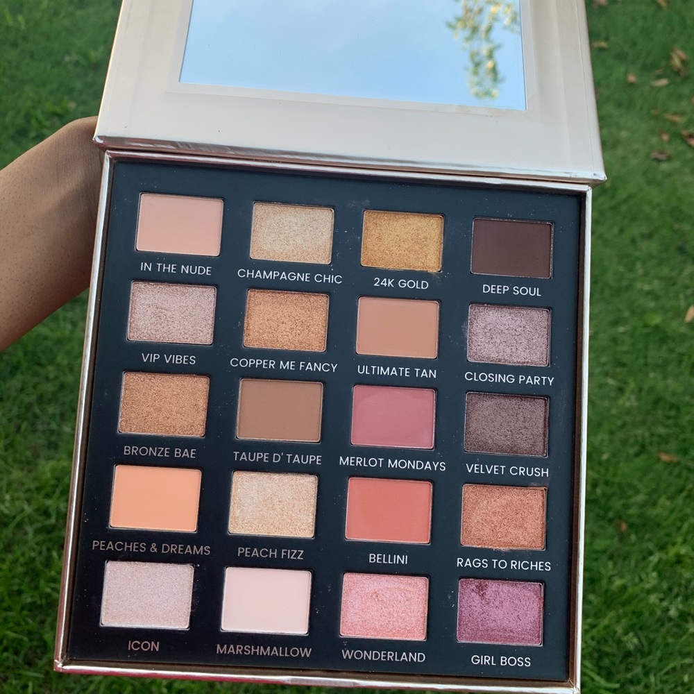Eyeshadow palette